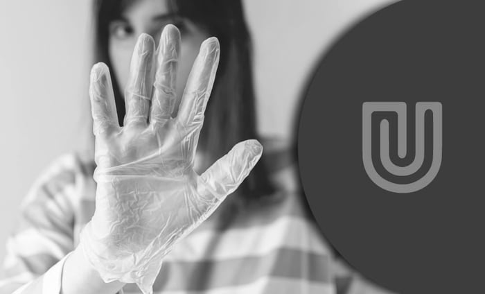 How are vinyl gloves made?