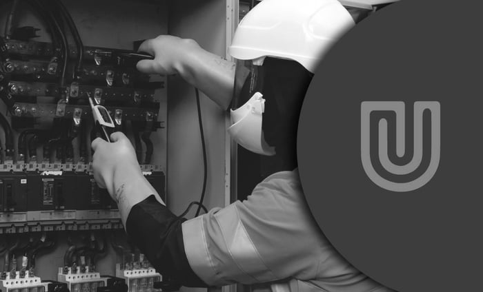 EN60903 standard: electrical insulating gloves